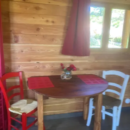 La Roulotte De La Croix Campeggio *