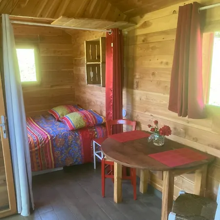 La Roulotte De La Croix Campsite