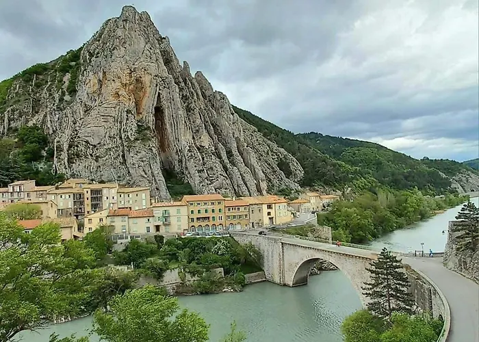 Campsite La Roulotte De La Croix Entrepierres