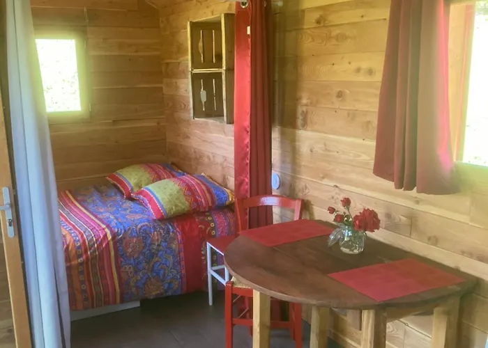 La Roulotte De La Croix Campsite